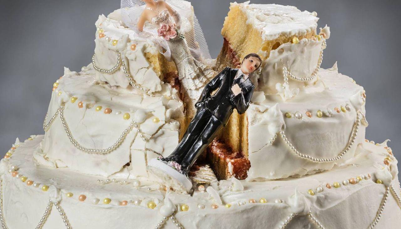 Mujer se entera que su novio le fue infiel y lo expone frente a todos el día de su boda