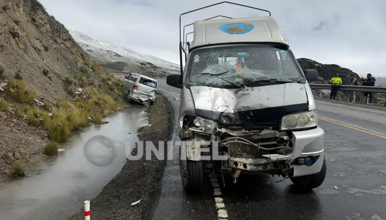 Accidente en la nieve: Aparatoso choque en la Cumbre deja daños en dos vehículos