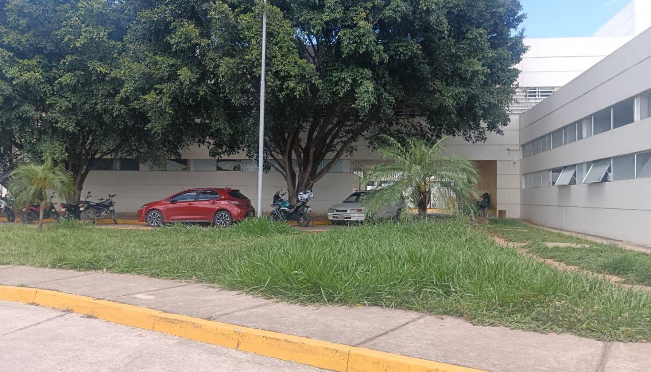 Roban la motocicleta de un estudiante del parqueo de un hospital municipal