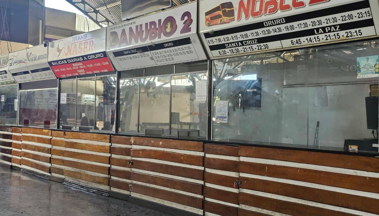 ¿A qué hora se restablecen los viajes desde la terminal de buses de La Paz y Cochabamba tras la segunda vuelta? 