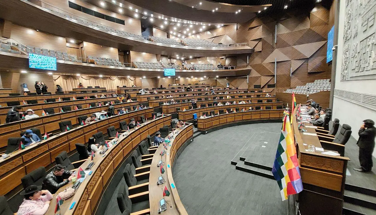 “El presidente de Diputados dijo que va a dejar en ‘stand by’ el tema del litio”, afirma senador de CC tras reunión de bancadas