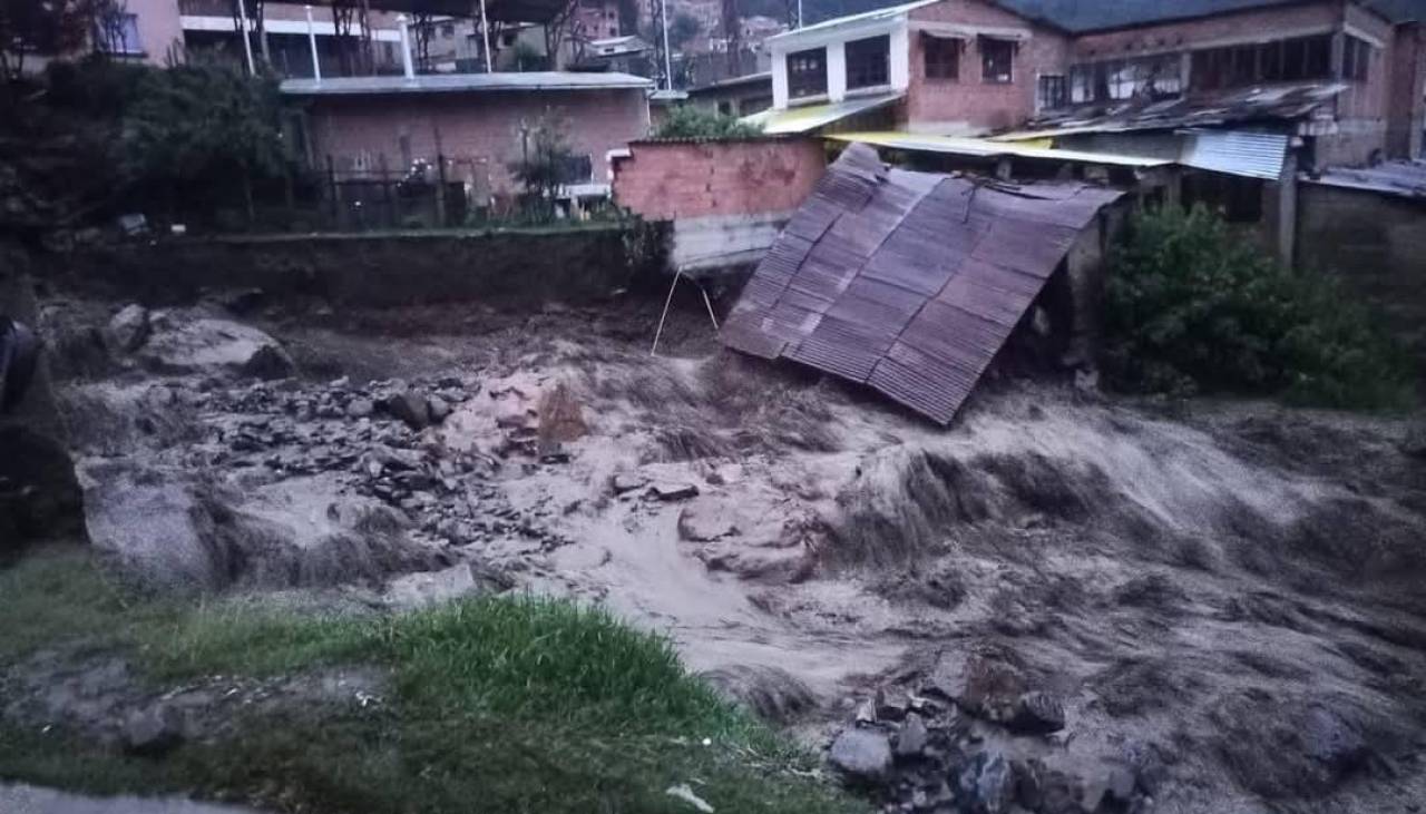 La Paz: Riada en Quime se lleva arboles y derrumba casas, señalan pobladores