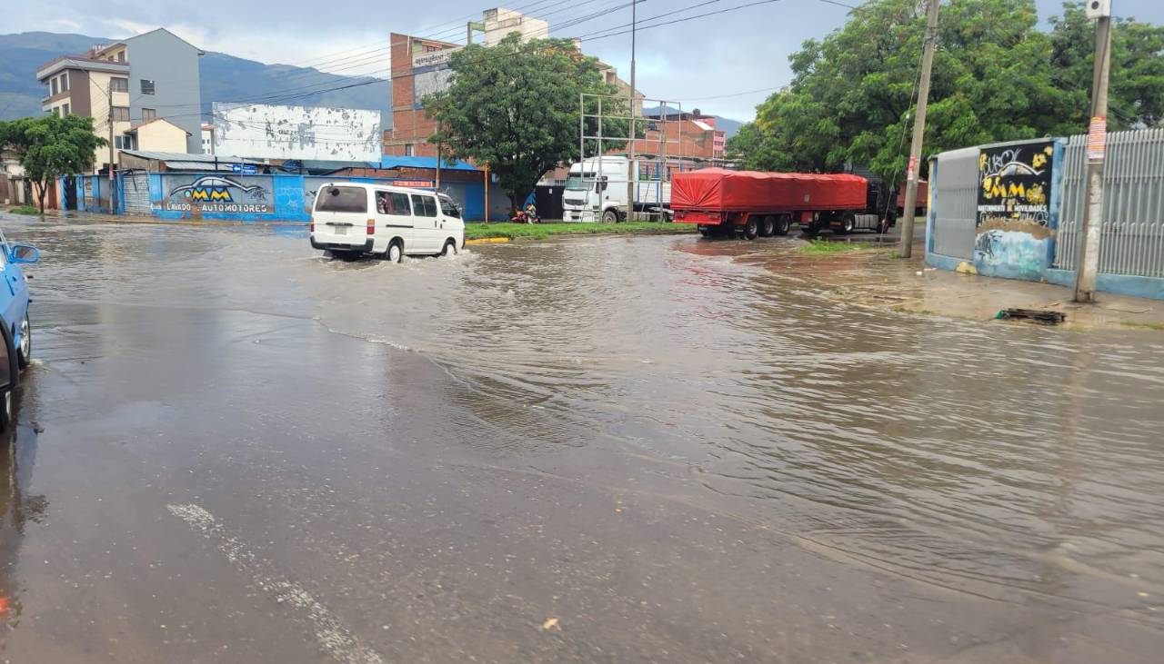 Tras intensas granizadas en Cochabamba se estima que las lluvias seguirán esta semana