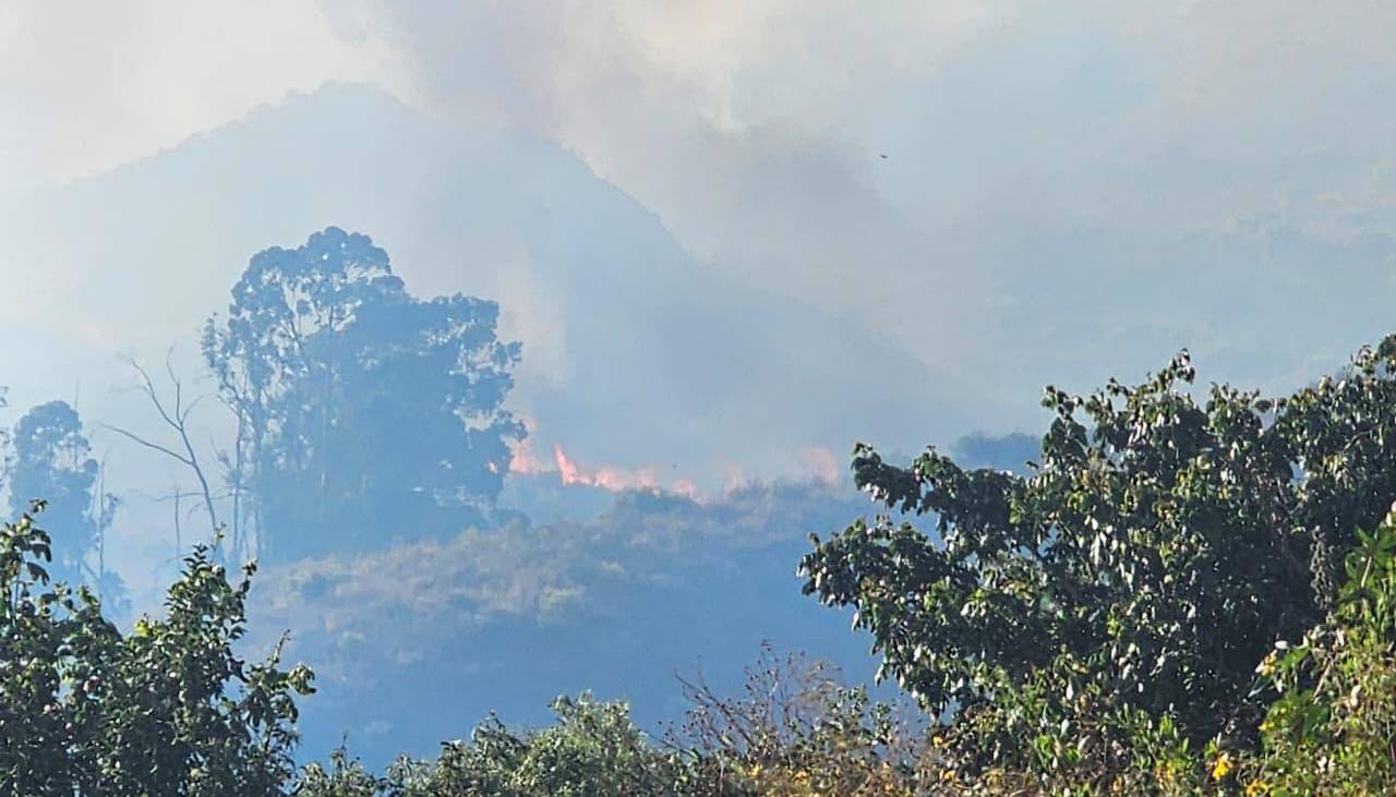 Cochabamba: Voraz incendio en el Parque Tunari se expandió por fuertes vientos