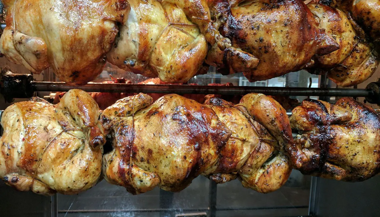 La Paz: Restaurantes de pollo broaster y spiedo suben precios por incremento de insumos, dicen propietarios 