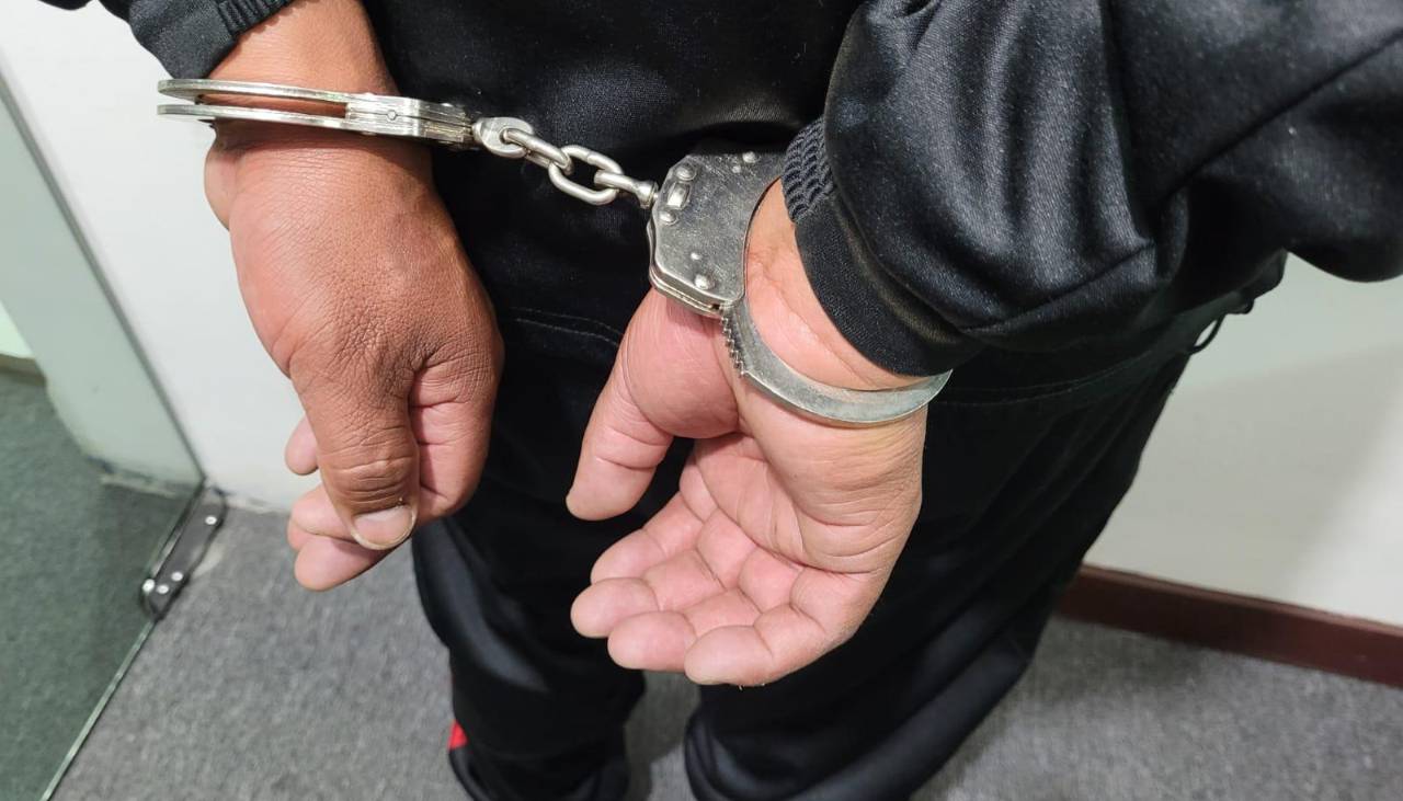 Un hombre es acusado de golpear brutalmente a su pareja con una piedra en el rostro y la cabeza, reporta Fiscalía 