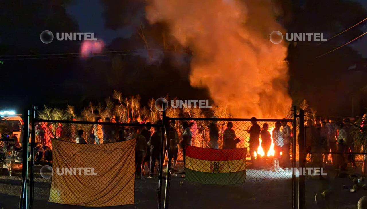 Cocaleros cercan el ingreso al comando de Umopar en Chimoré tras apagón en el trópico