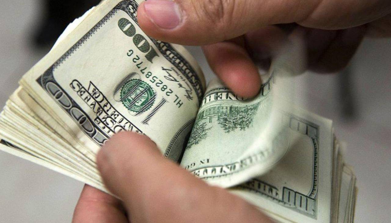 El dólar oficial baja por quinta vez consecutiva: ¿Cuál es la cotización para este martes 11 de agosto?