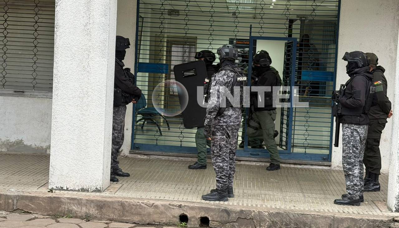 Investigan un intento de robo en una entidad financiera en pleno cruceño