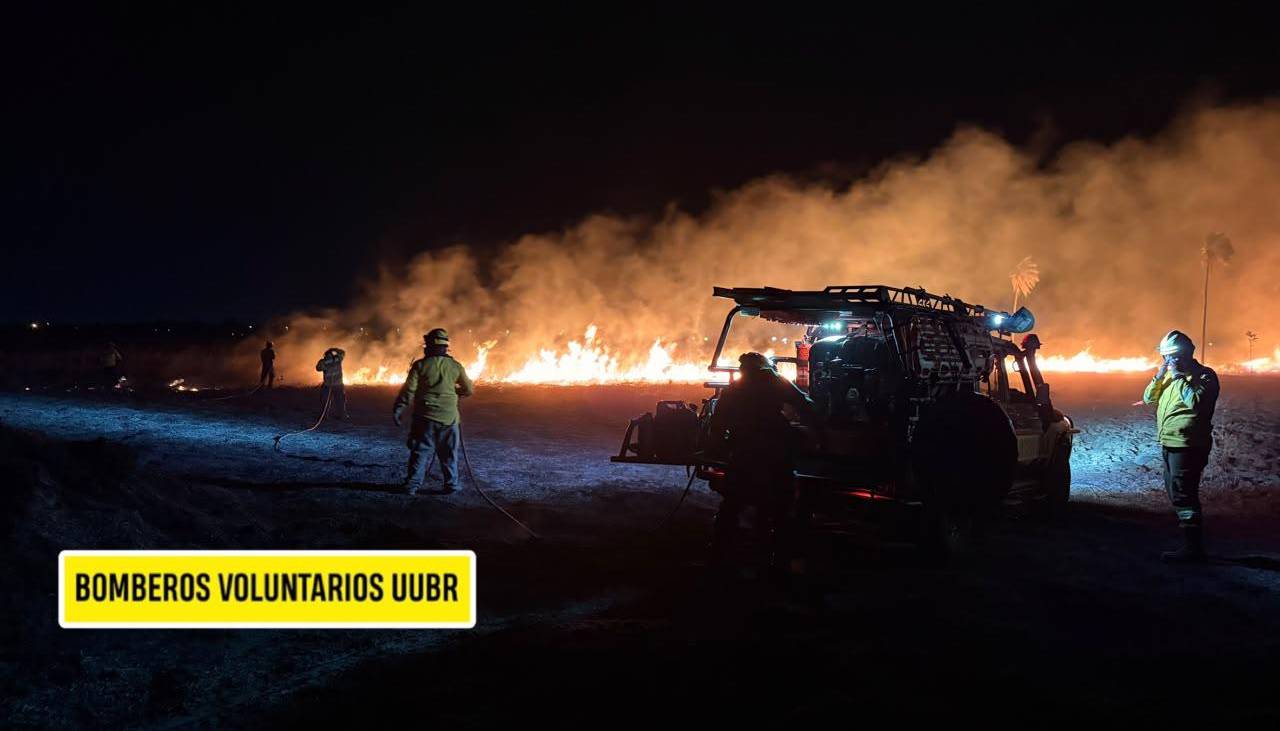 Incendio de pastizales provoca emergencia y moviliza a bomberos en la zona norte cruceña