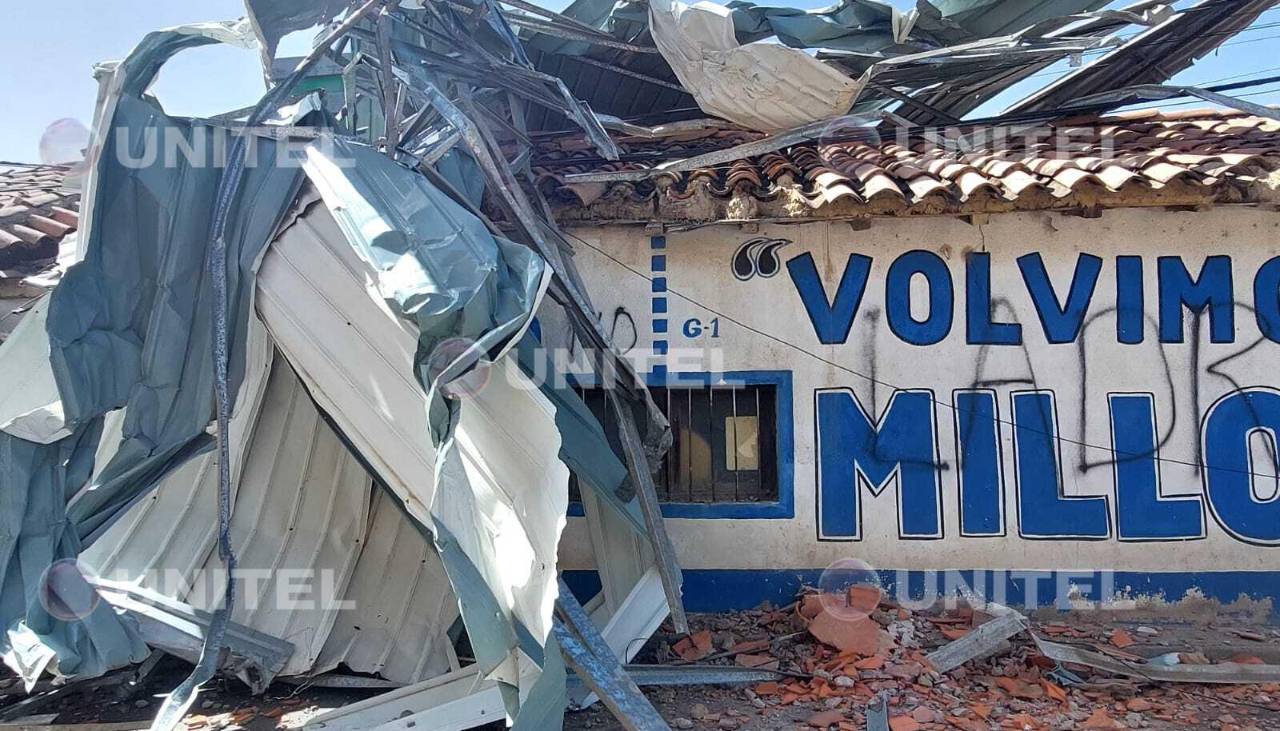 Vientos arrancan árboles, techos y afectan viviendas en Santa Cruz, Chuquisaca y Tarija