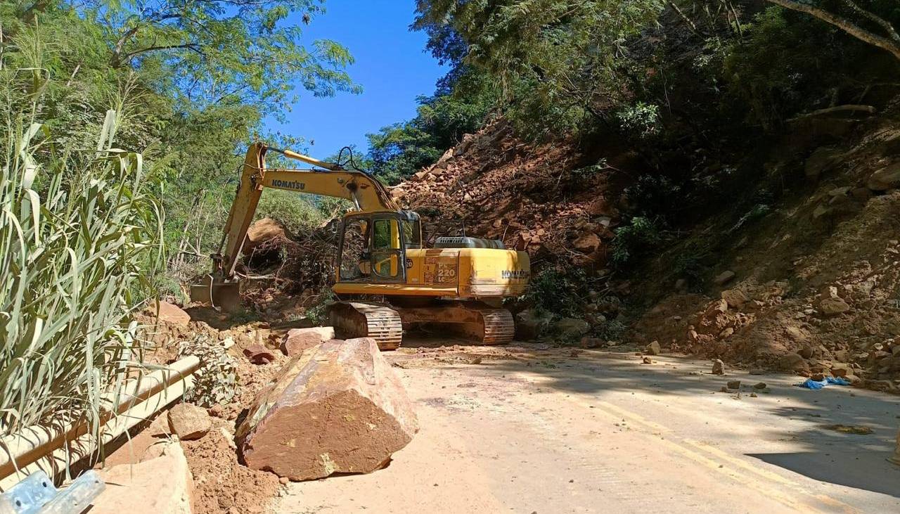 ABC reporta que hay dificultades para transitar en 11 carreteras en el país