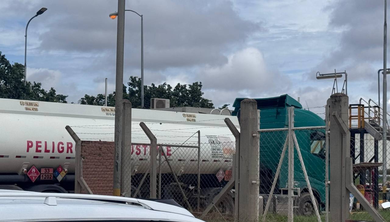 Este jueves vence plazo para que YPFB explique a la ANH por la demora en el ingreso de cisternas a Palmasola