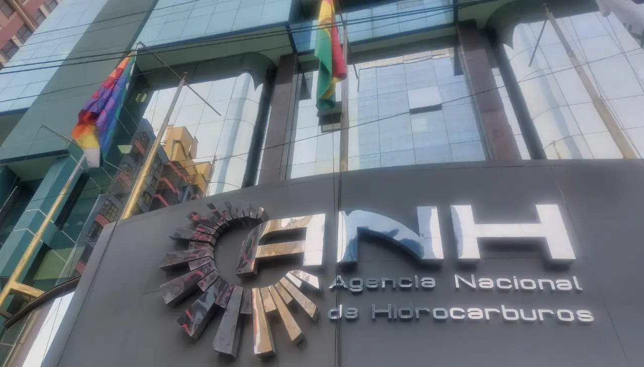 Intervienen instalaciones de la ANH en La Paz en busca de información por desvío de 14 cisternas