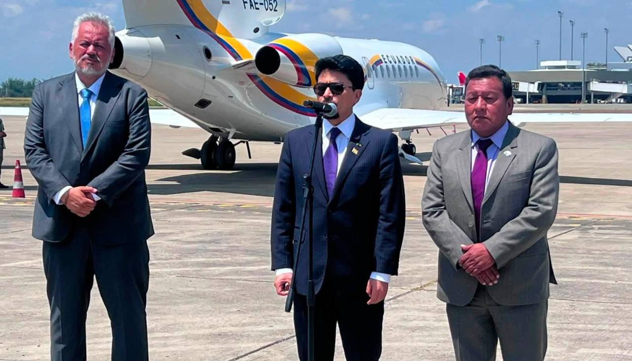 Nuevo canciller de Bolivia asiste a posesión presidencial de Colombia en representación de Paz