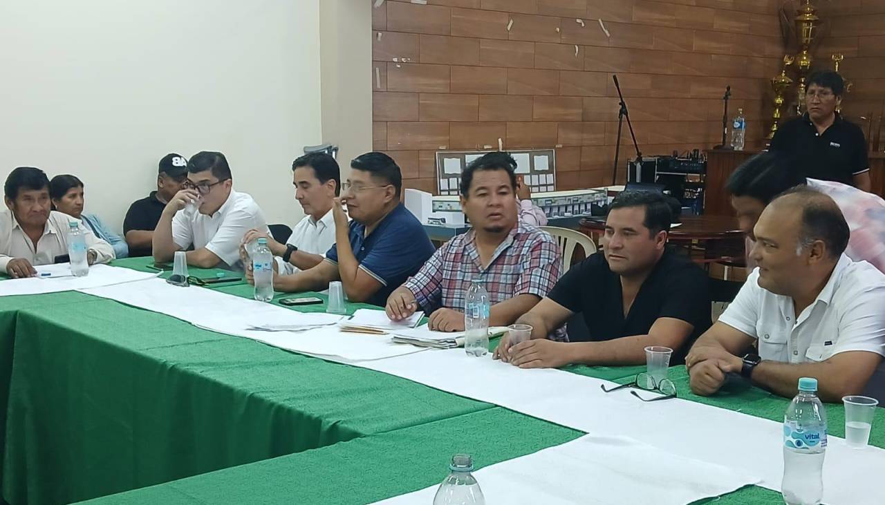 Sectores están reunidos en Santa Cruz para definir acciones en rechazo a disposición sobre decomiso de productos