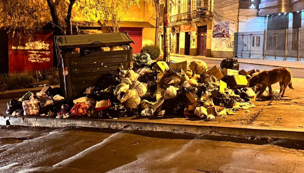Conflicto en el relleno: Trabajadores mantienen el bloqueo en Sak’a Churu y la basura se acumula en las calles