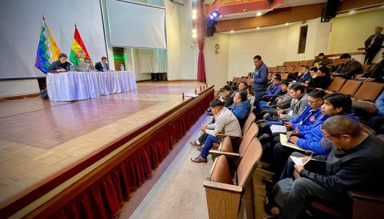 Gobierno instalará mesas técnicas con el transporte libre tras alza de la subvención al diésel