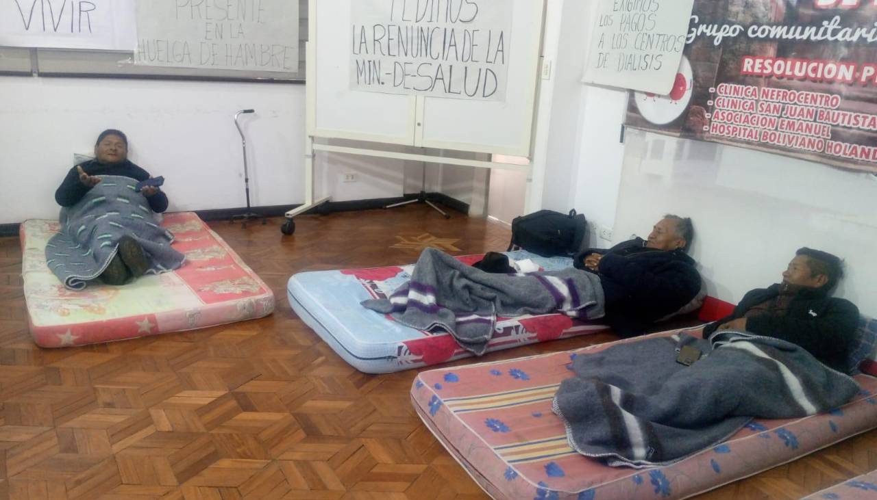 Pacientes renales inician huelga de hambre para exigir recursos para más de 1.000 pacientes en El Alto
