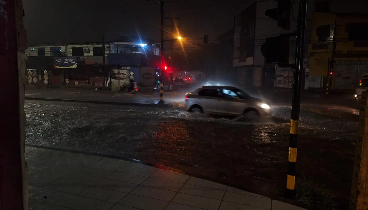 Una tormenta eléctrica sorprendió a la capital cruceña