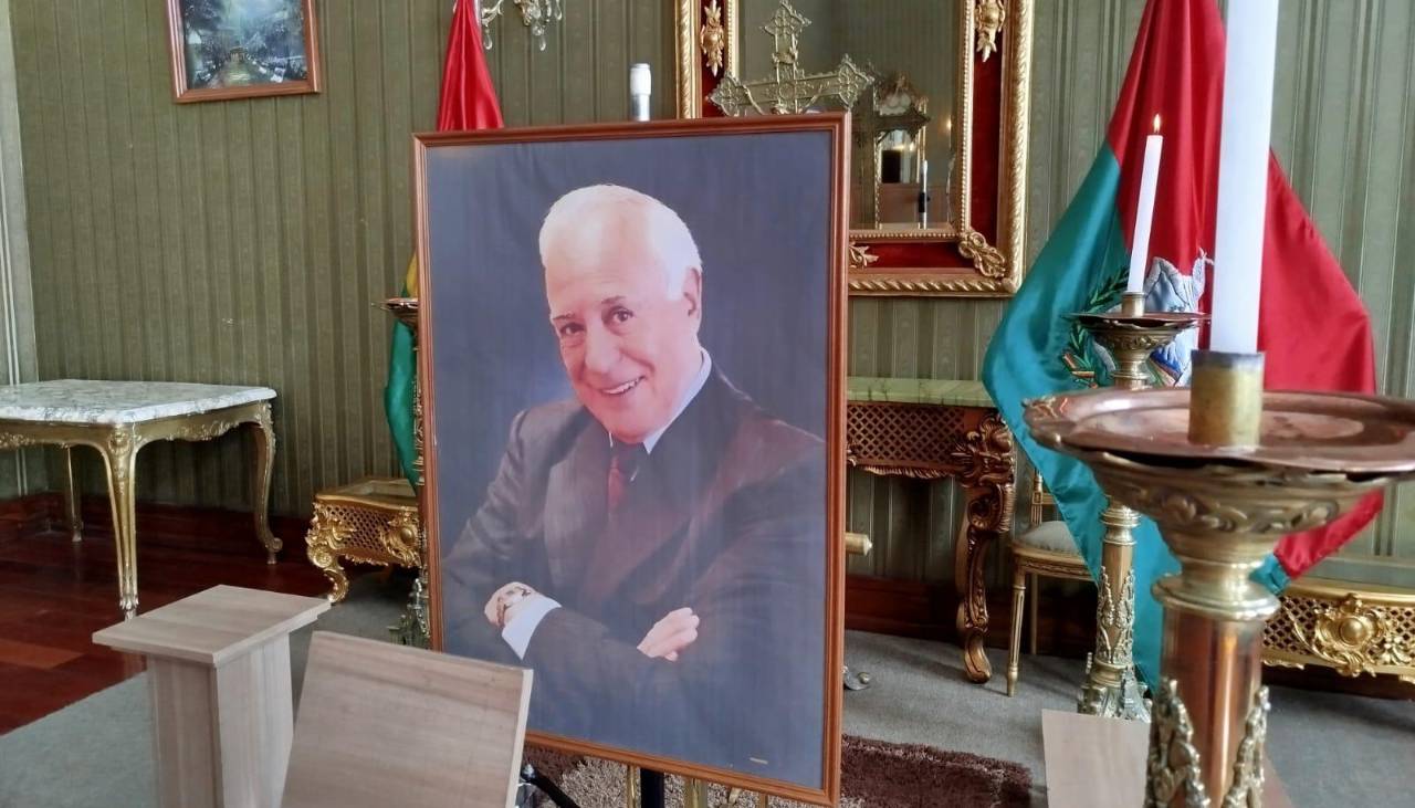 Instalan capilla ardiente en el Teatro Municipal de La Paz en memoria de David Santalla 