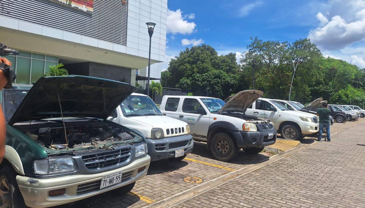 Alcaldía de la capital cruceña reporta 60 vehículos municipales varados por la gasolina ‘desestabilizada’ 