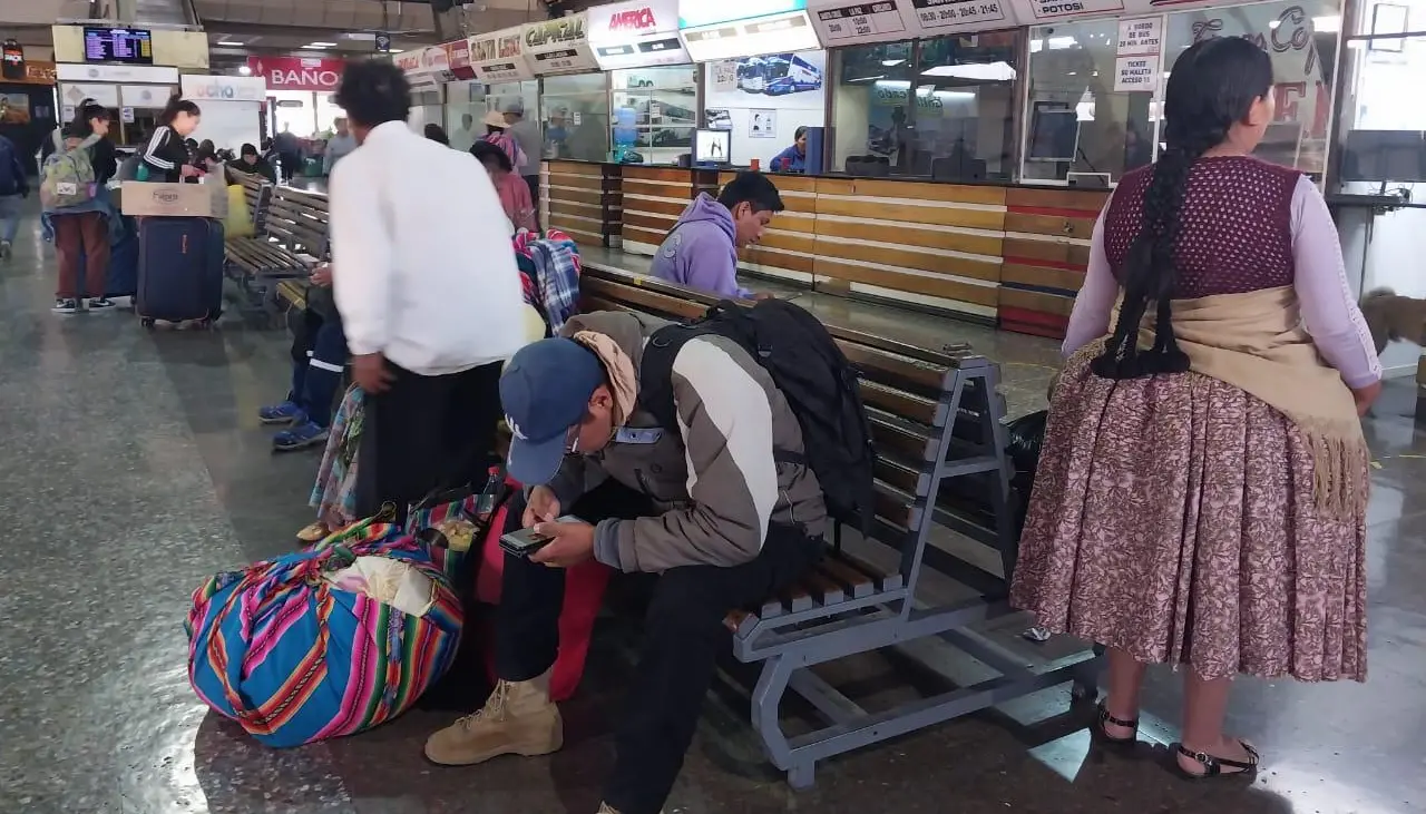 Regularizan salidas hacia el occidente desde la Terminal de Cochabamba y se aguarda confirmación para el oriente
