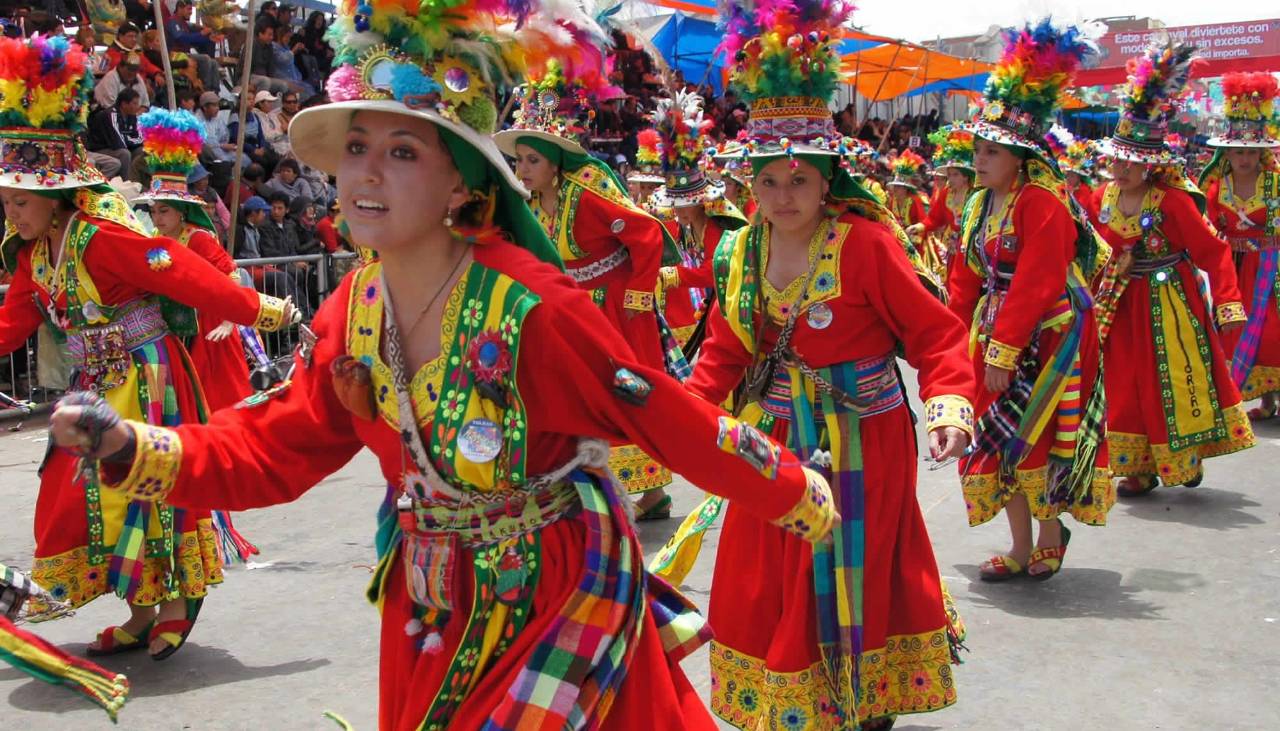 El Tinku traspasa fronteras: Bolivianos en Colombia realzan esta danza tradicional