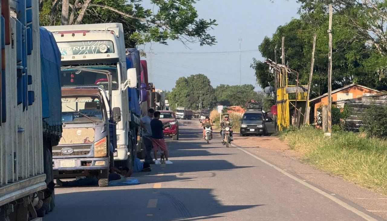 Productores exigen que se retire las FFAA del bloqueo en Santa Cruz- Beni para declarar cuarto intermedio