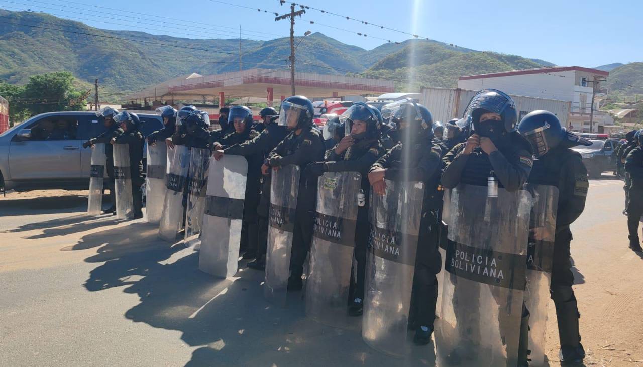 Contingente de policías y militares parte desde Mairana para ejecutar otro desbloqueo