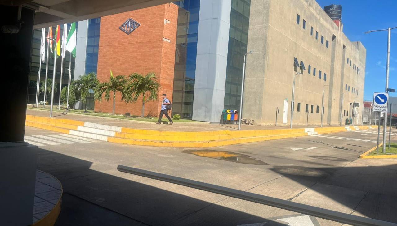 Fiscalía inspecciona oficinas de YPFB en busca de secuestrar documentación relacionada al caso de la exgerente