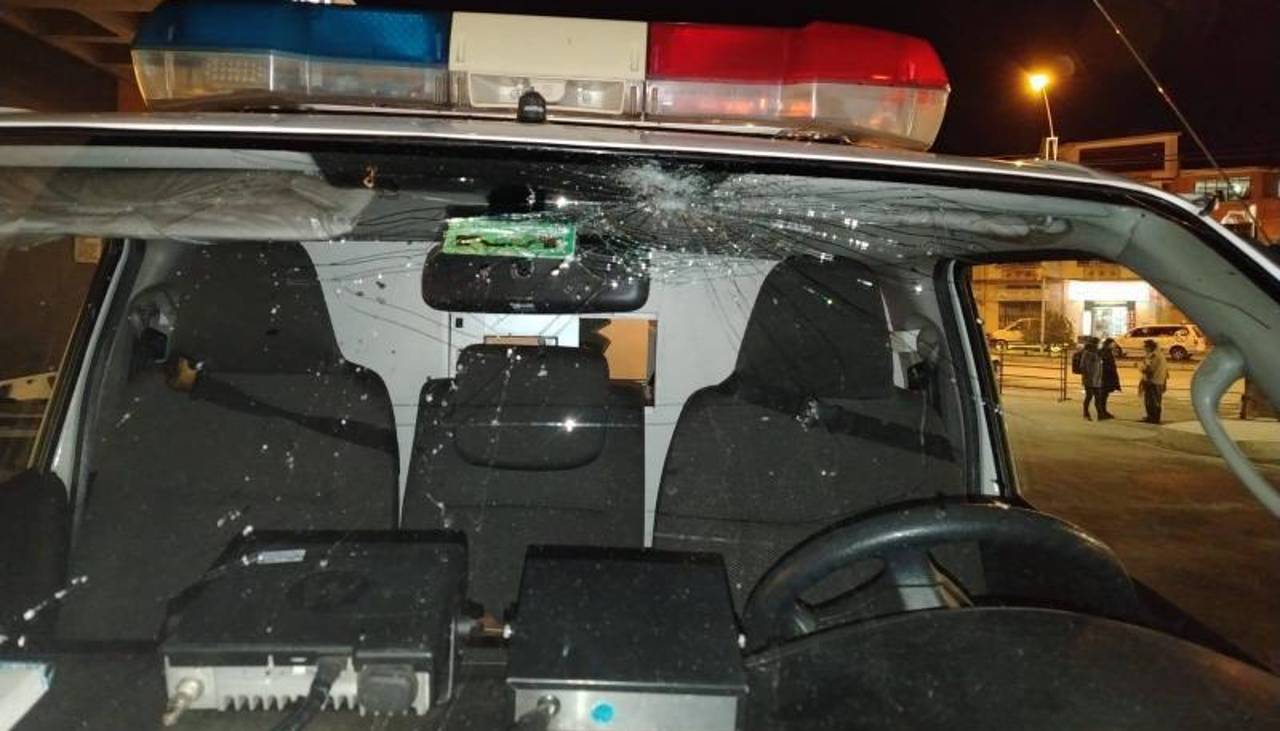 Una camioneta quemada y tres ambulancias destrozadas tras intento de saqueo de billetes en el accidente aéreo en El Alto 