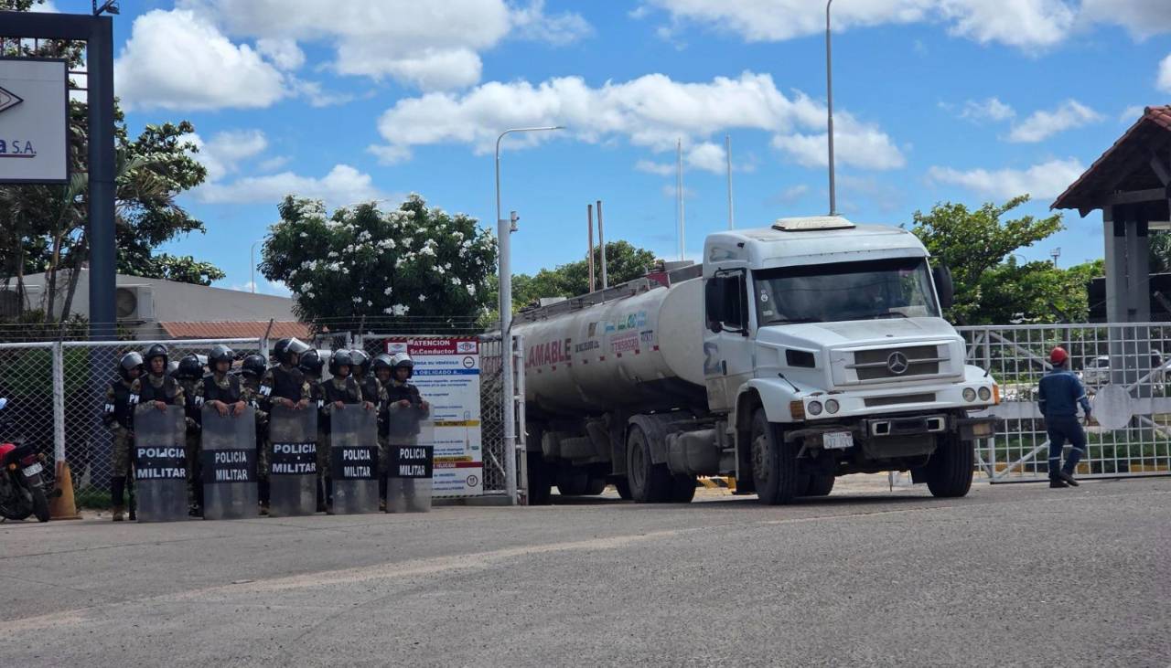 YPFB: Incorporación de aditivos puede generar “leve demora” en despachos de gasolina en Santa Cruz