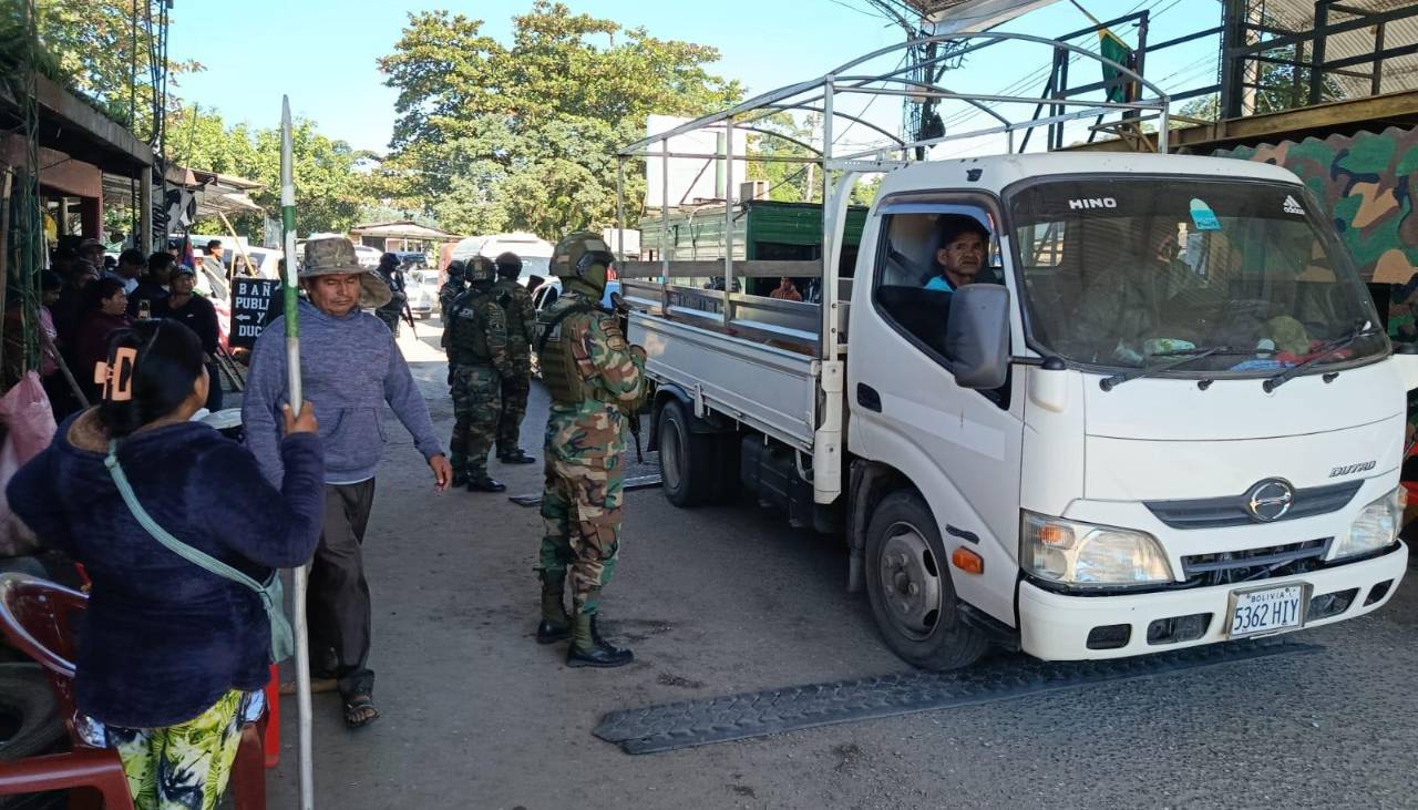 Umopar y cocaleros firman acta para retomar labores en el retén de El Castillo, en el trópico de Cochabamba