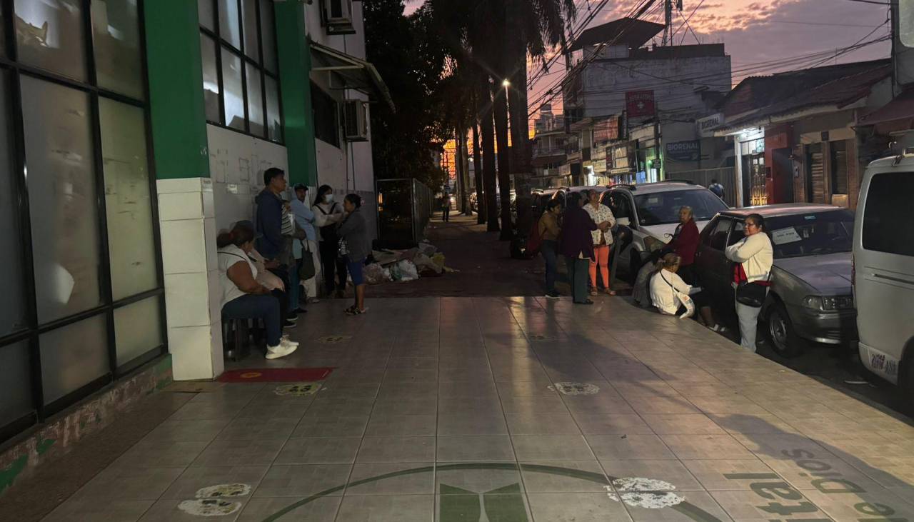 Santa Cruz: Se cumple segundo día de paro de salud sin acercamiento con las autoridades