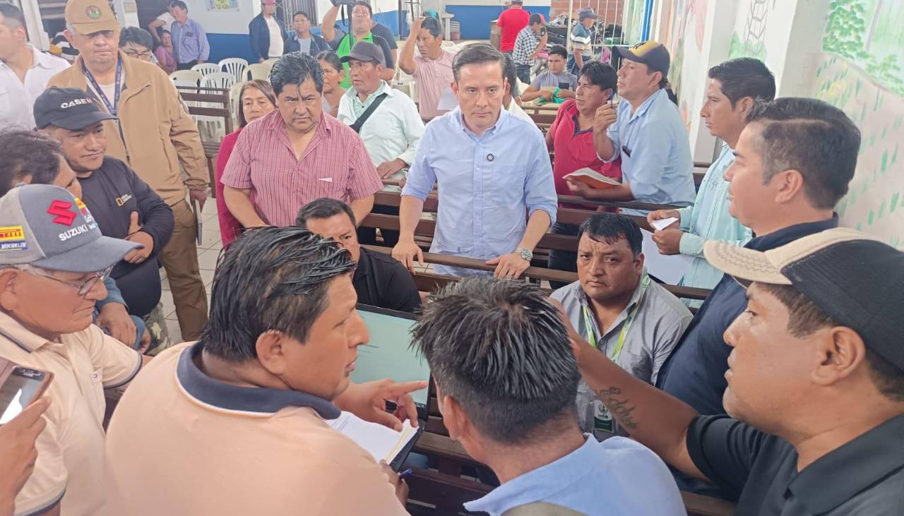 Gobierno y agricultores instalan diálogo mientras se desarrolla el bloqueo en Yapacaní