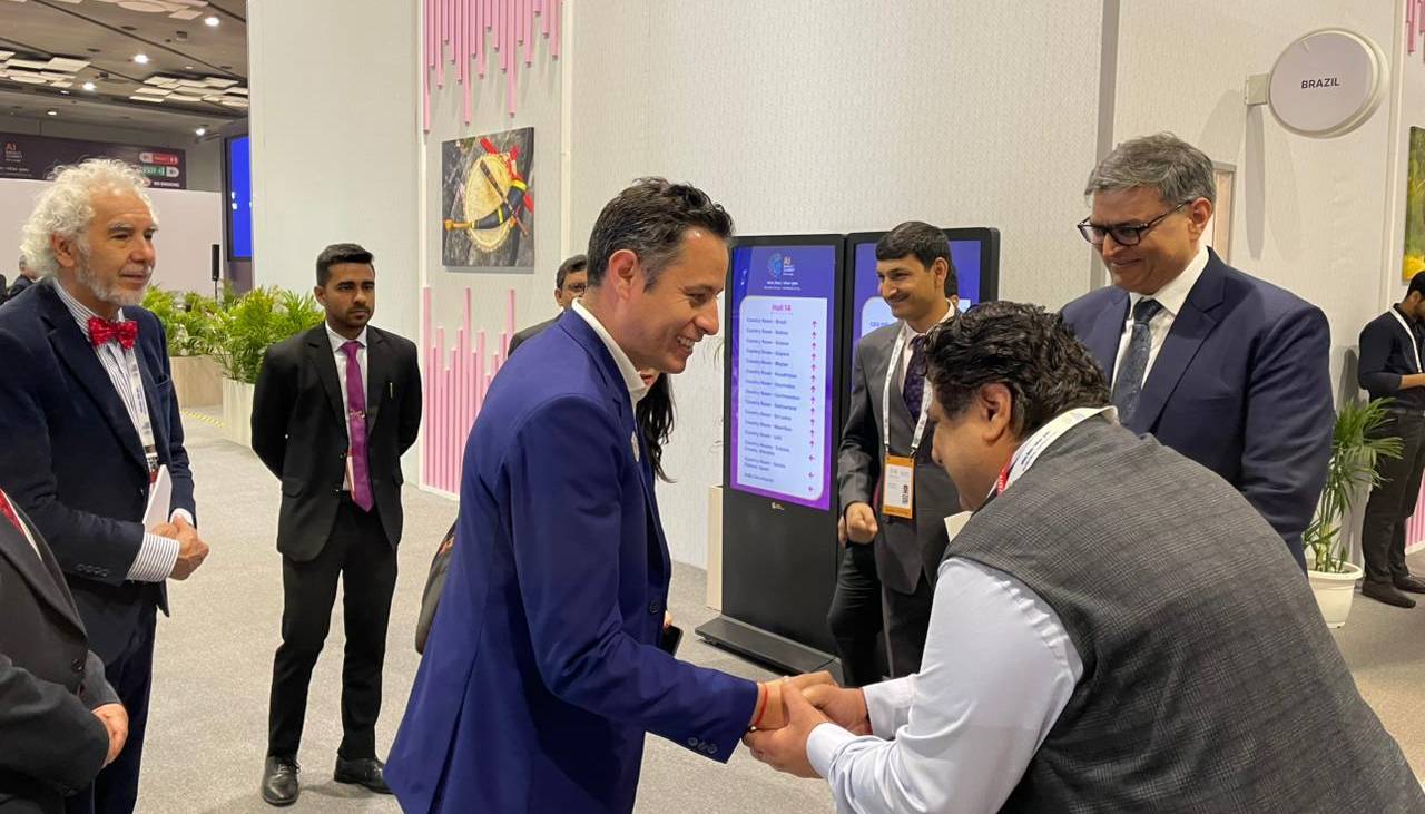 Desde India, Lara defiende el uso de la IA para combatir corrupción y ofrece alianza