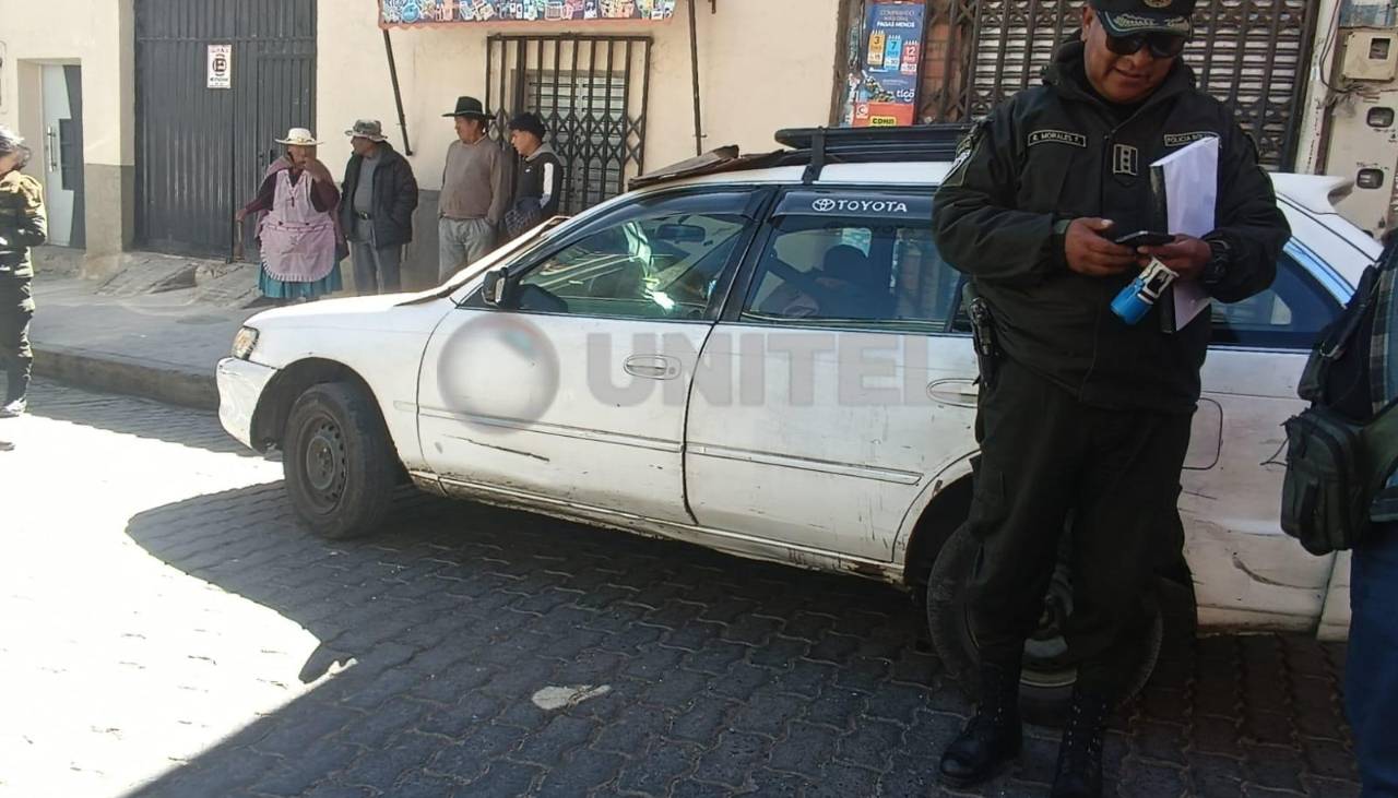 Un hombre fue encontrado sin vida al interior de su vehículo en La Paz