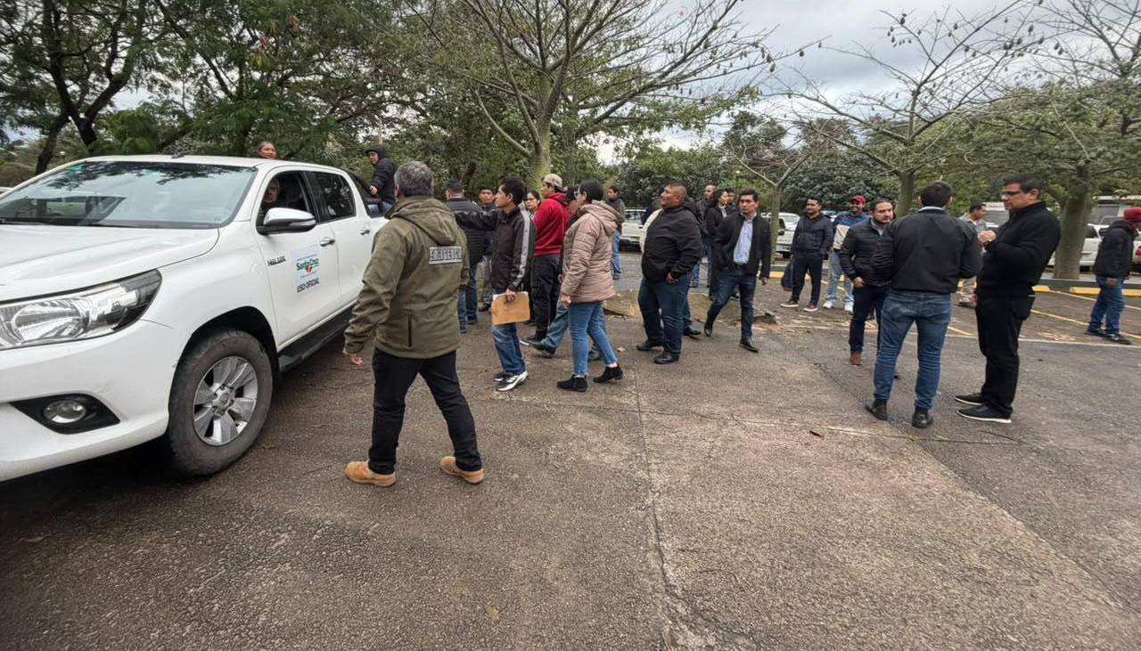 Se anuncian despidos: Alcaldía cruceña saca brigadas a centros de salud para controlar al personal en medio del paro
