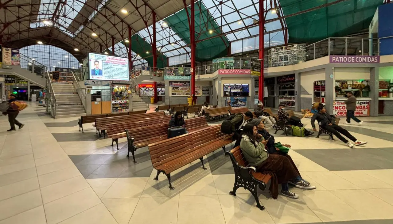 Nochebuena: Hay atención en terminales y pasajeros denuncian tarifas elevadas en distintas rutas