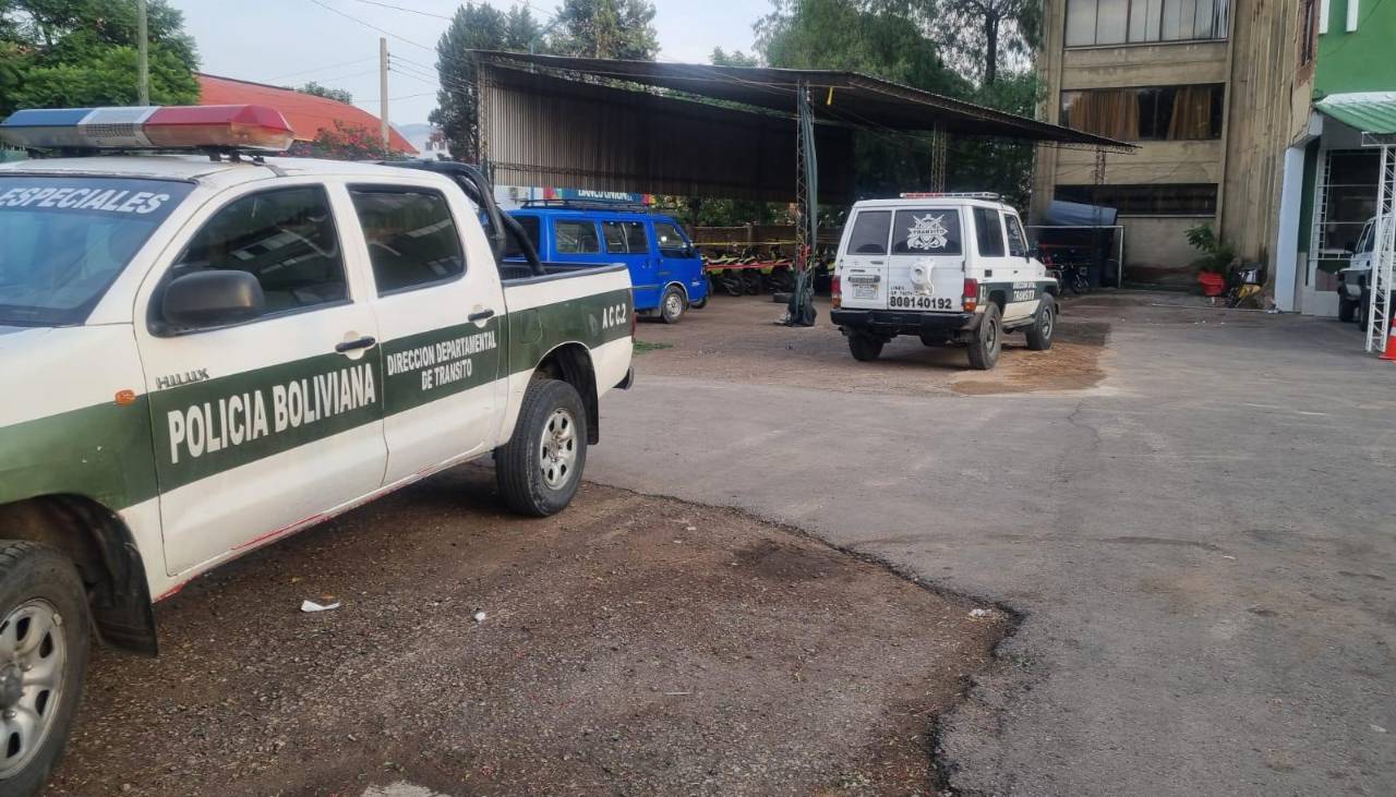 Triple colisión deja a cuatro personas heridas, entre ellos una niña, en una carretera de Tarija