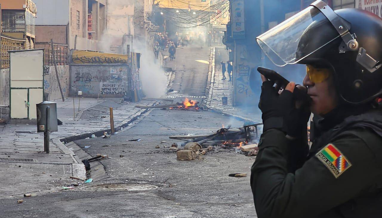 Se reactiva el enfrentamiento entre policías y mineros cooperativistas cerca a la Felcc en La Paz 