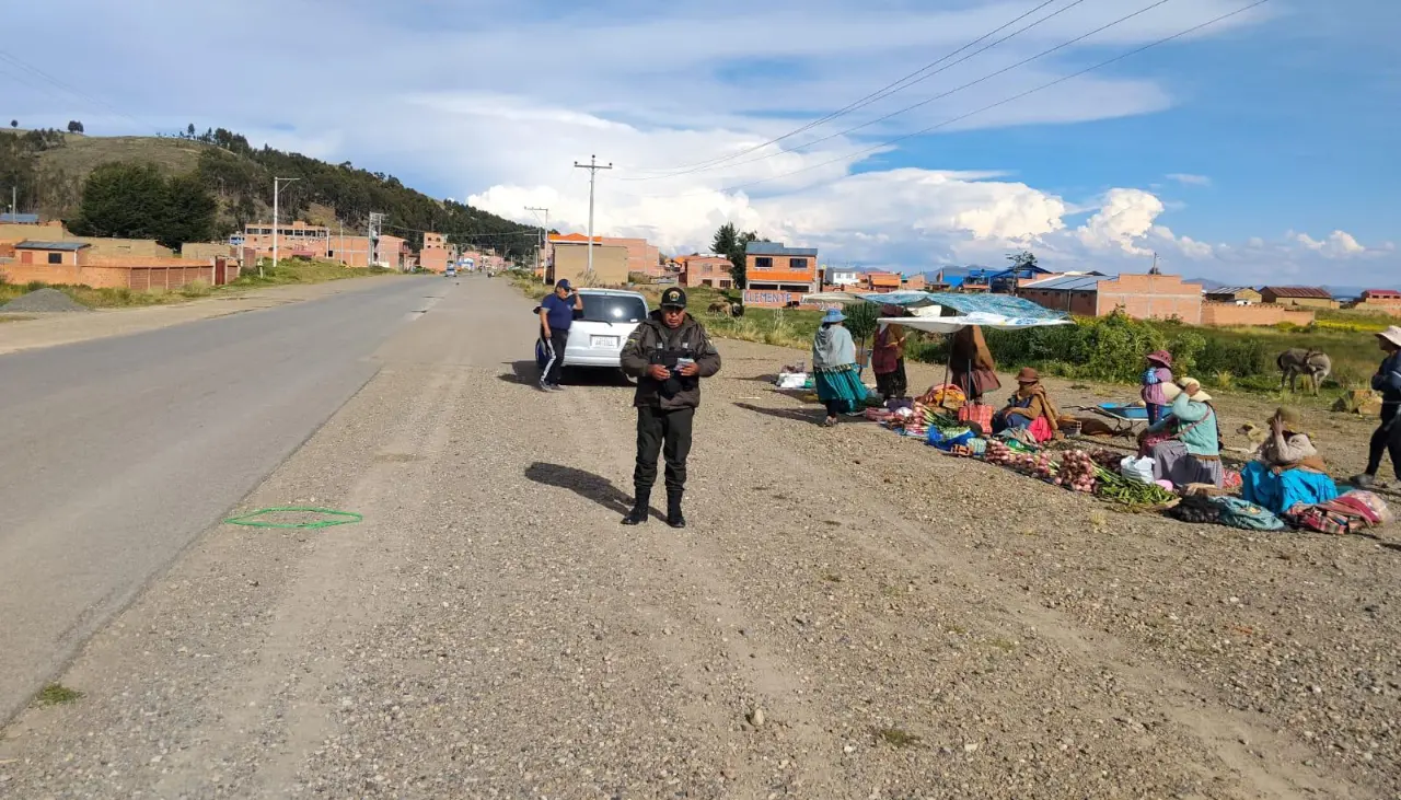 Dos accidentes en la carretera La Paz-Copacabana dejan un muerto y seis heridos 