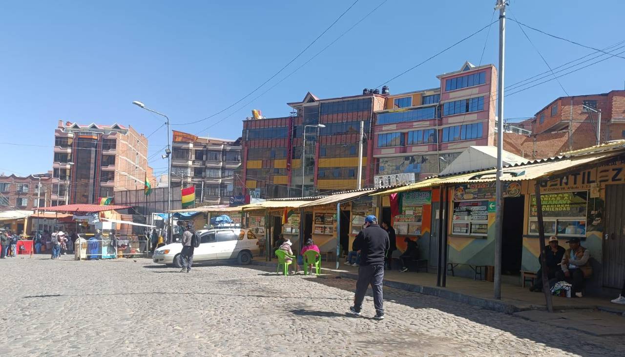 Vuelven las filas por gasolina en La Paz y en la Terminal Minasa hay pocos vehículos