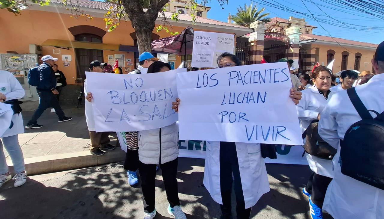 La Paz: Marcha de médicos exige pausa humanitaria de cinco días ante la falta de alimentos y medicamentos