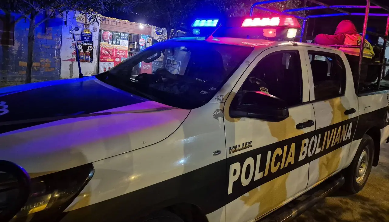 Disparos en fila por gasolina: Acusado de robo de autopartes abre fuego contra policías y huye, reporta Diprove