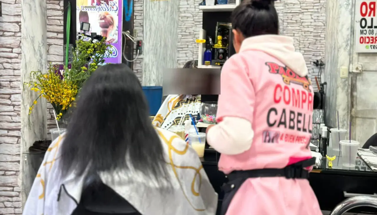 Ante la crisis, mujeres venden su cabello para comprar alimentos, dicen estilistas de La Paz 