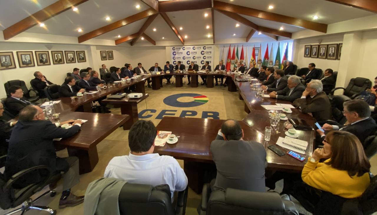 Confederación de Empresarios advierte sobre el riesgo de una “crisis profunda” y urge reformas legales de fondo y diálogo planificado