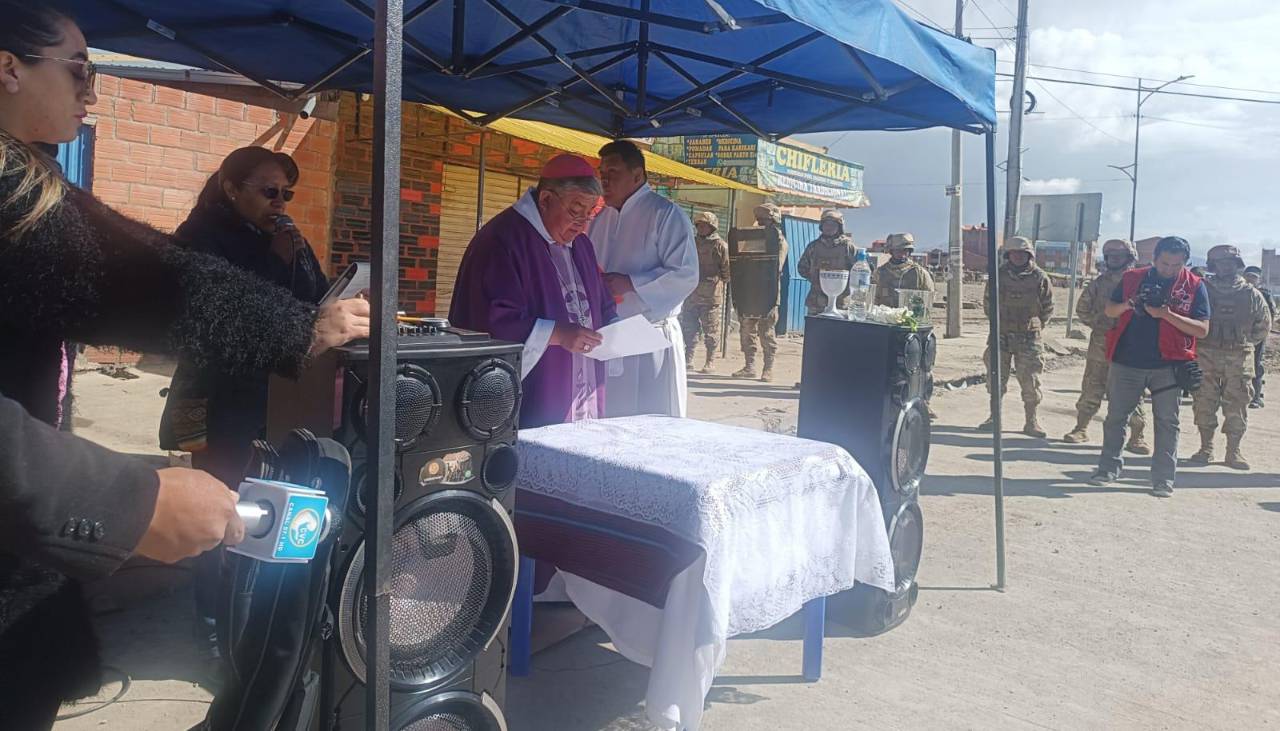 “Vimos esparcida la indiferencia frente al sufrimiento de los heridos y muertos”, dice la Iglesia tras la tragedia aérea en El Alto