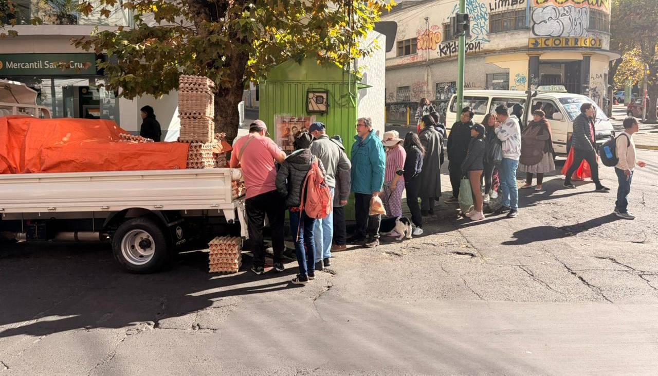 Desabastecimiento: El maple de huevo se vende hasta en Bs 70 en La Paz y El Alto